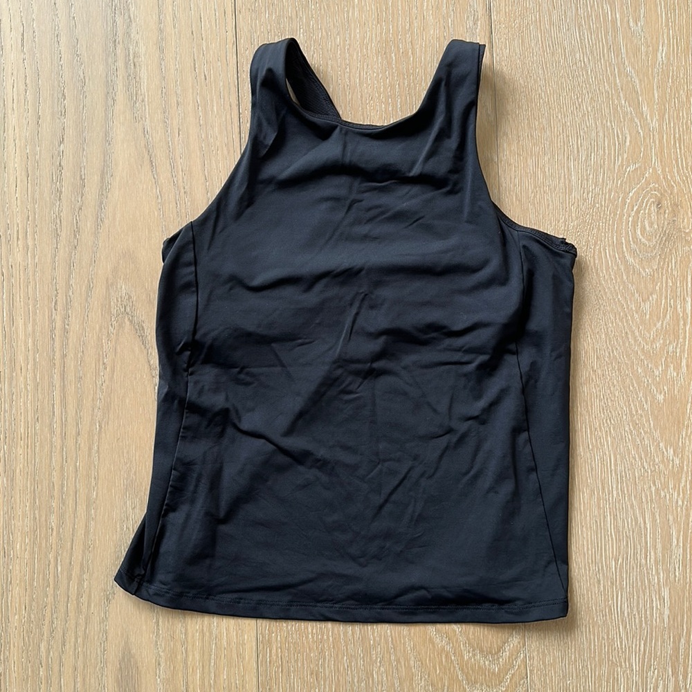 Athleta women’s black workout tank with built-in bra. Size M